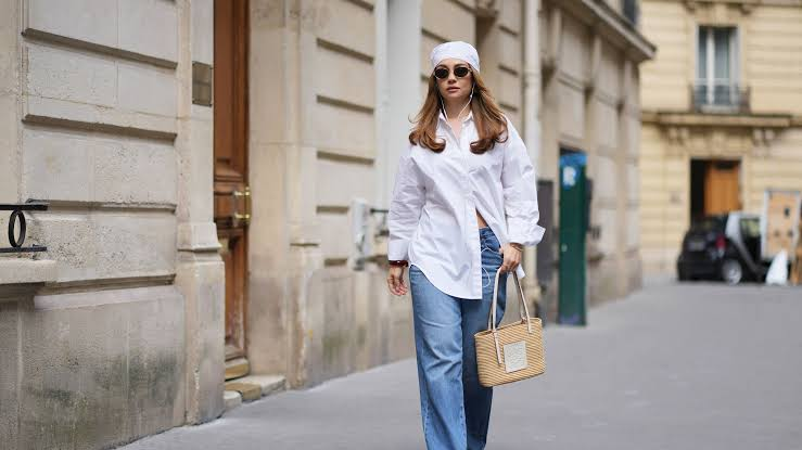 How to style baggy jeans in 2026 outfit example