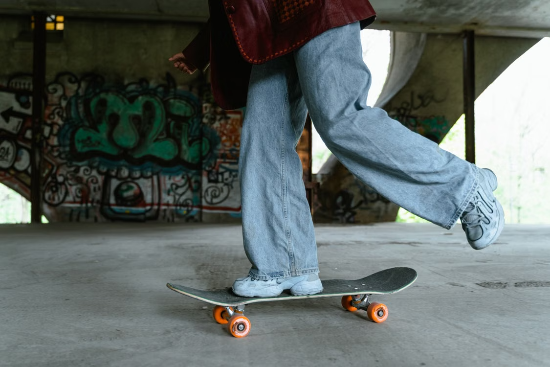 Man wearing a baggy jeans outfit with a graphic hoodie and chunky sneakers